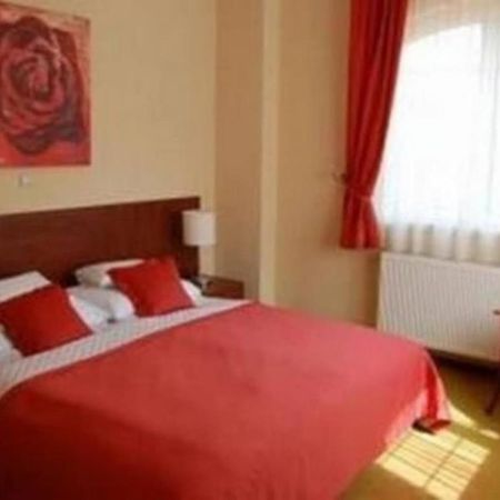 Staff House Bed and Breakfast Nyíregyháza Esterno foto