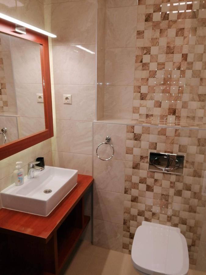 Staff House Bed and Breakfast Nyíregyháza Esterno foto